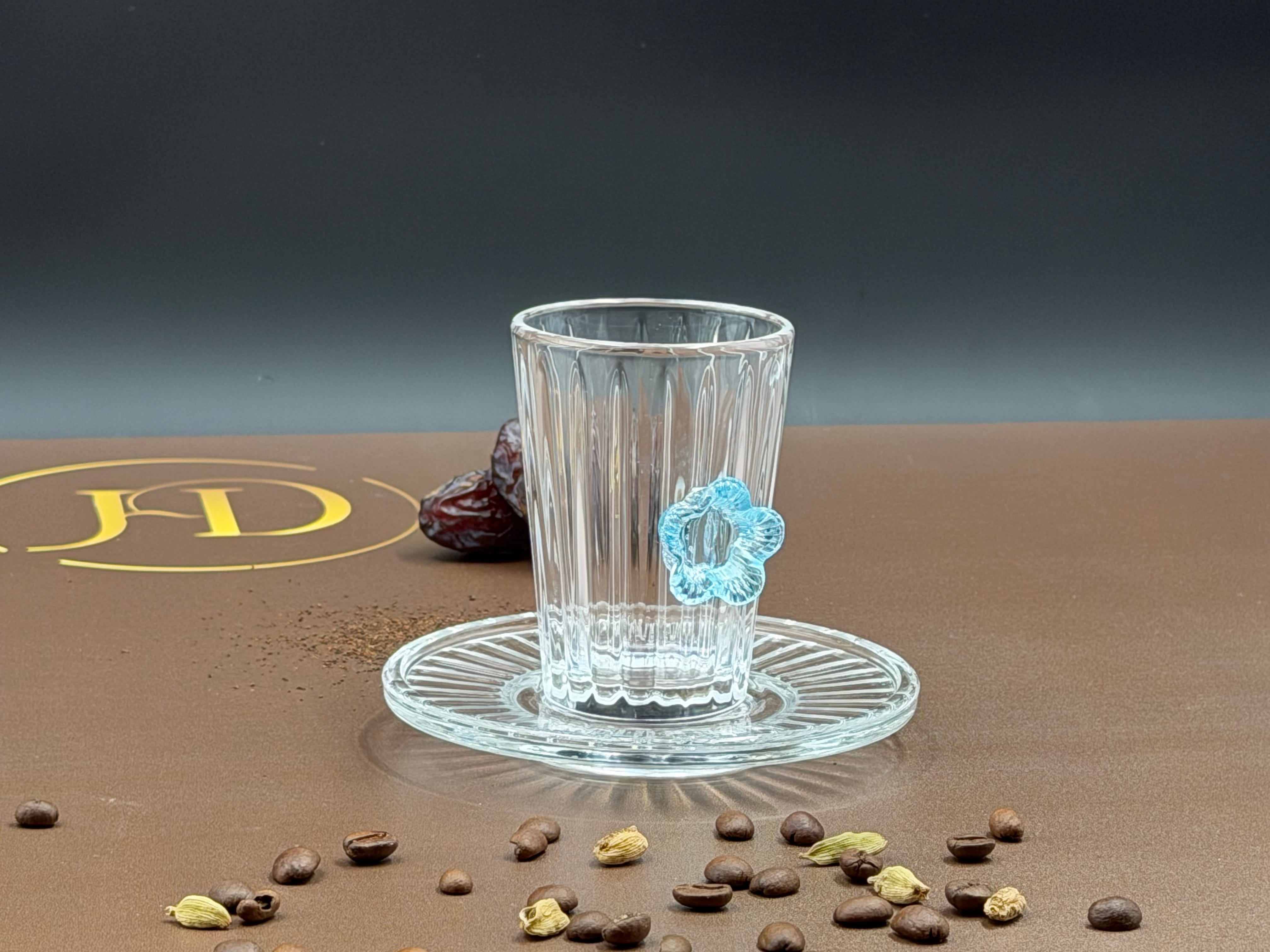 كاسات شاي وقهوة