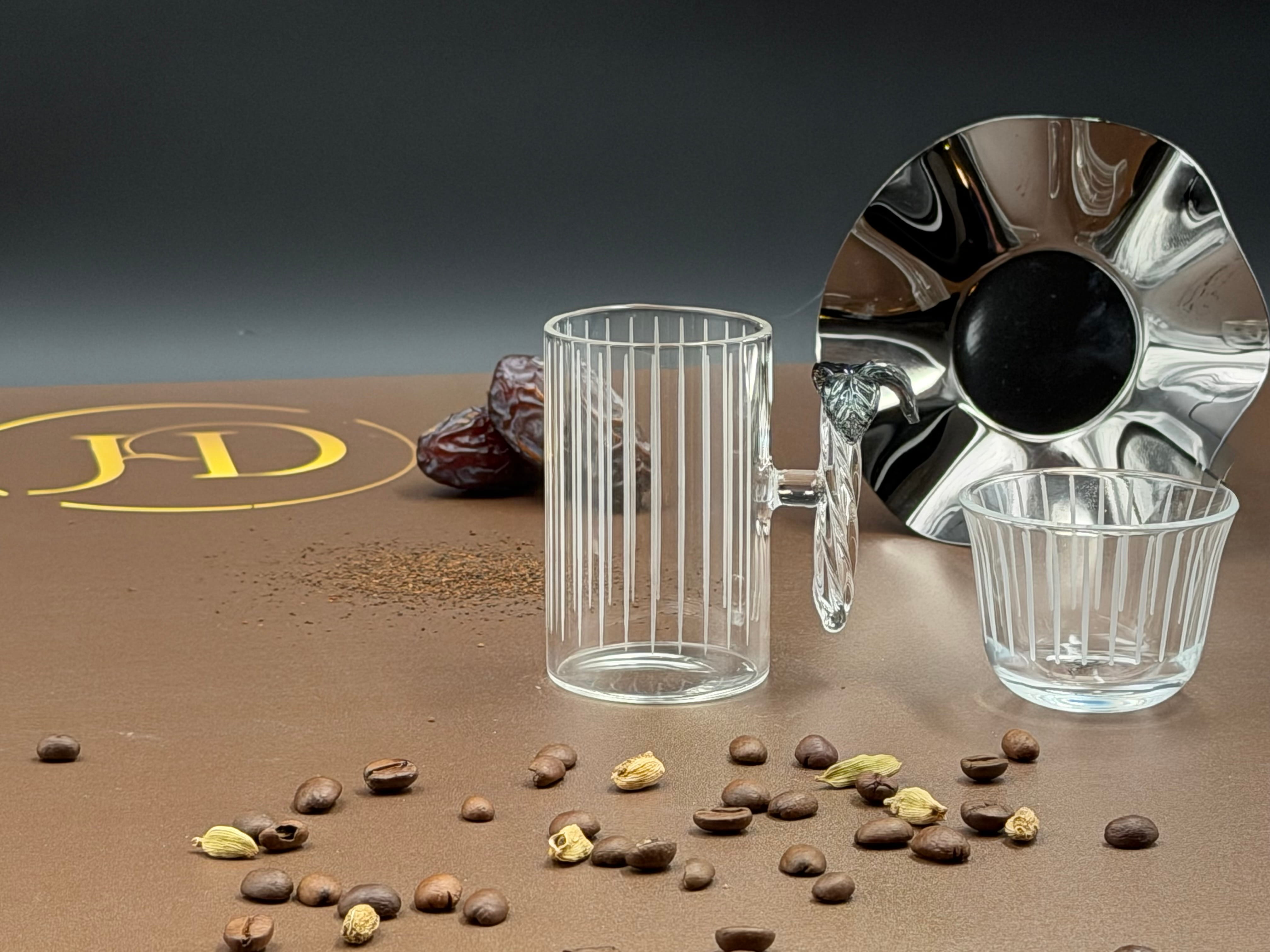 كاسات شاي وقهوة