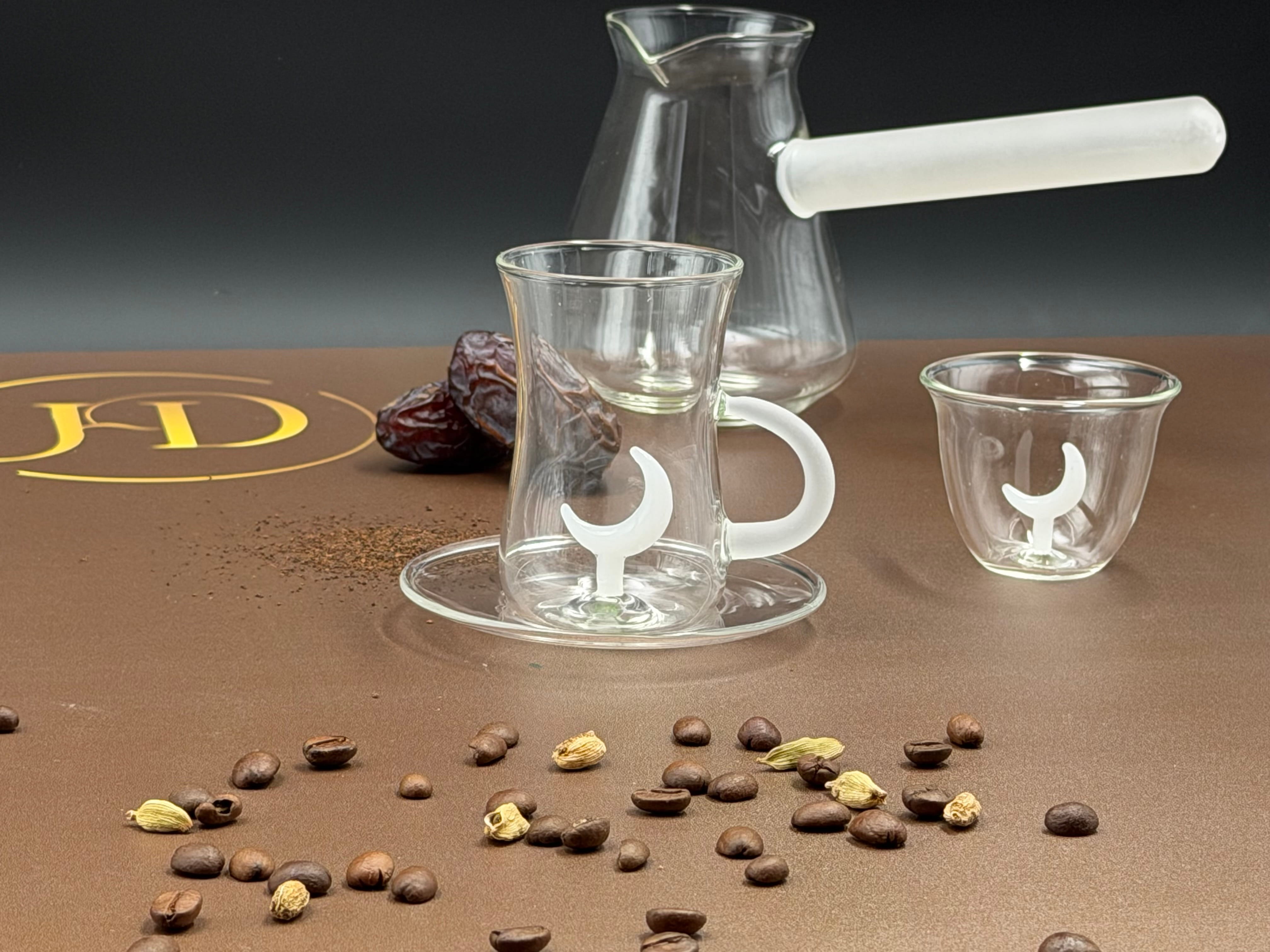 كاسات شاي وقهوة